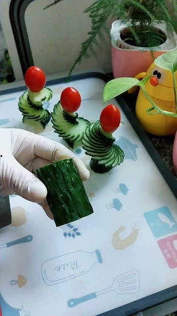 小师傅吃瓜,小师傅的瓜田奇遇记