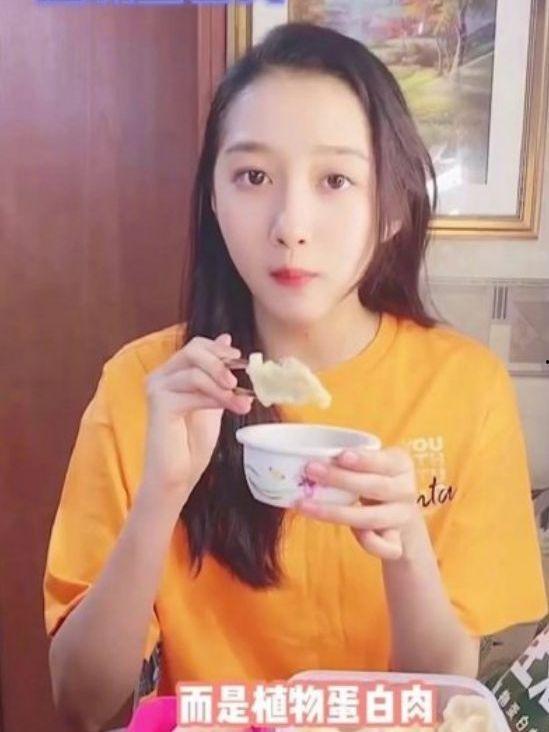 陈祎吃瓜校花视频,校园风云再起，瓜田李下引热议