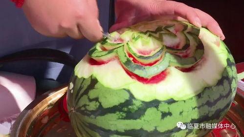 甘肃临夏吃瓜视频,甘肃特色美食之旅
