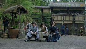 典型吃瓜现场,围观者的狂欢与反思