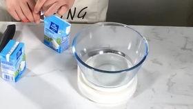 几个小猪八戒在吃哈密瓜